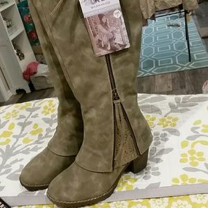 BRAND NWT- womens 7 muk luks lace detail boots!!